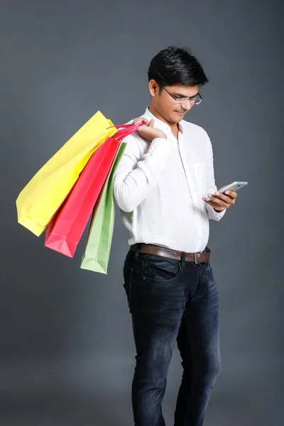 Indian Man Shopping Bags Showing Mobile Screen — ストック写真