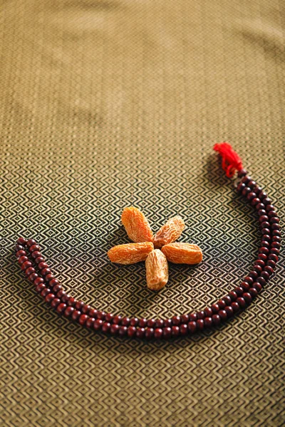 Date Fruits Islamic Prayer Beads Artistic Background Beautiful Background Ramzan — Stockfoto