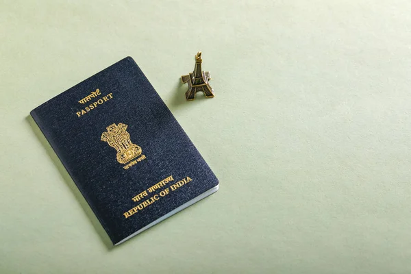 Travel Concept Indian Passport Eiffel Tower Miniature — Stockfoto