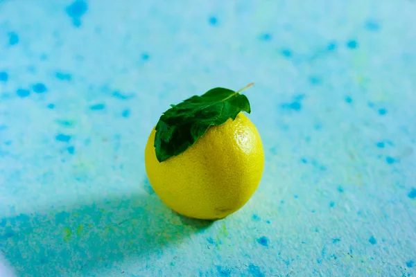 Fresh Yellow Green Lemon Blue Background — Stock Photo, Image