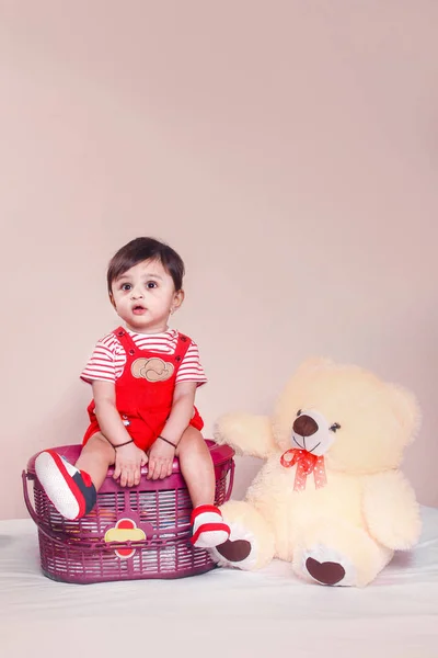 Indian Baby Red Tshirt — ストック写真