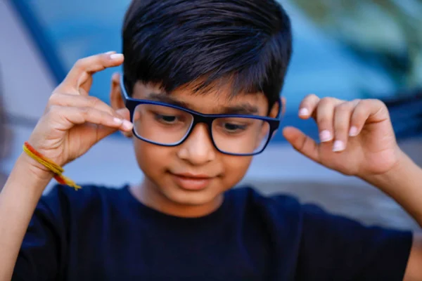 Cute Indian Child Wear Eyeglass — Stockfoto