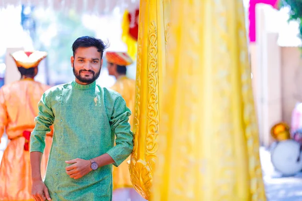 Молодий Індійський Чоловік Традиційному Одязі — стокове фото