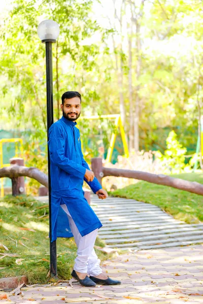 Jeune Homme Indienne Vêtements Traditionnels — Photo