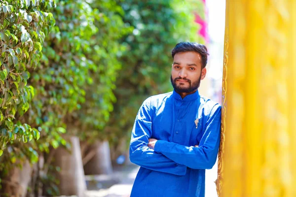 Jeune Homme Indienne Vêtements Traditionnels — Photo