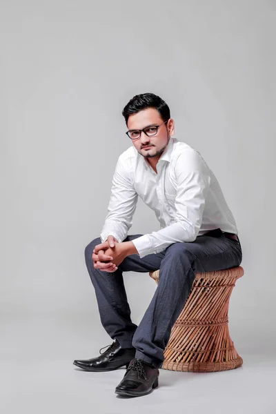 Indyjski Młodego Człowieka Okulary — Zdjęcie stockowe