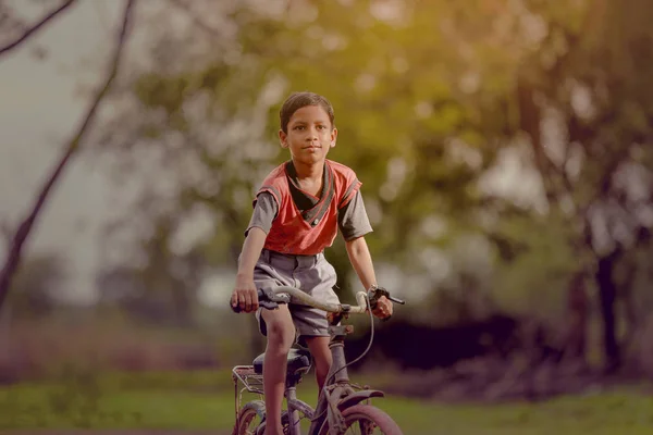 Indian Child Bicycle — Stock Photo, Image