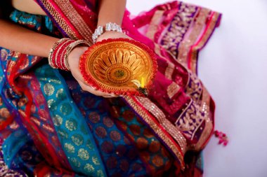 Hint Festivali diwali, lamba elinde