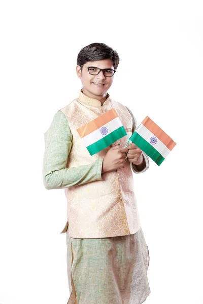 若いインド人インドの旗を保持しています — ストック写真