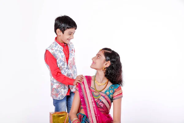 Lindo Hermano Indio Hermana Celebrar Raksha Bandhan Festival —  Fotos de Stock