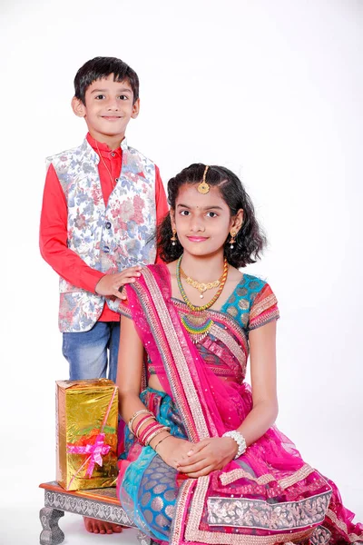 Schattig Indiase Broer Zus Raksha Bandhan Festival Vieren — Stockfoto