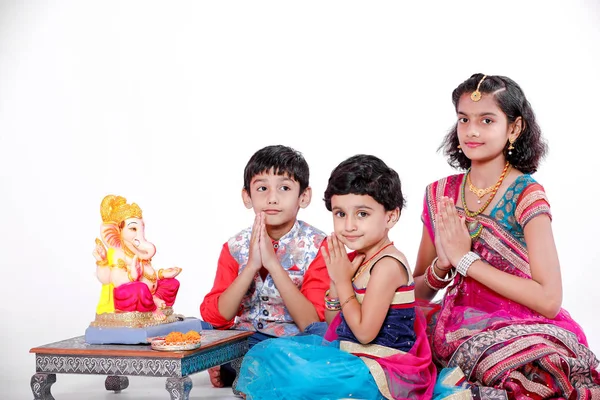 Little Indian Children Lord Ganesha Praying Indian Ganesh Festival — ストック写真