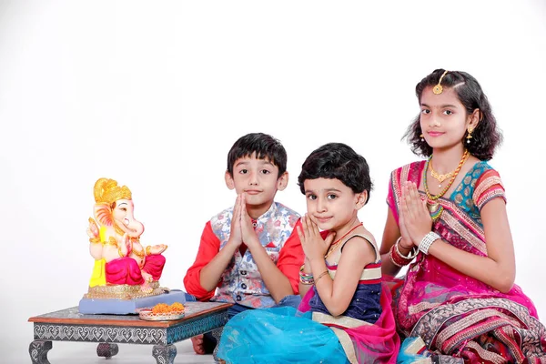 Little Indian Children Lord Ganesha Praying Indian Ganesh Festival — Stockfoto