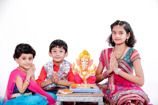 Little Indian Children Lord Ganesha Praying Indian Ganesh Festival — Stockfoto