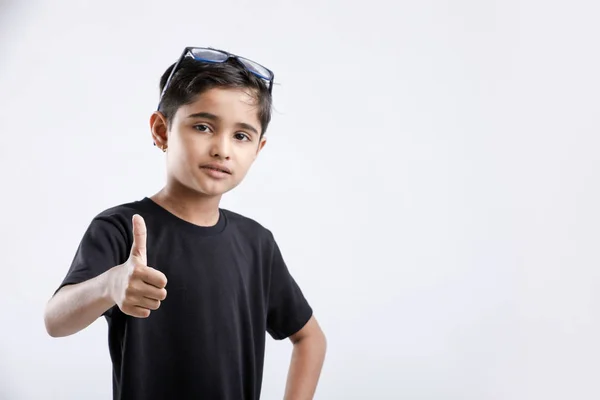 Little Indian Asian Boy Showing Thumbs — Stockfoto