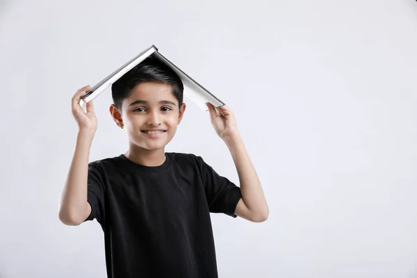 Little Indian Asian Boy Book Head — Stockfoto
