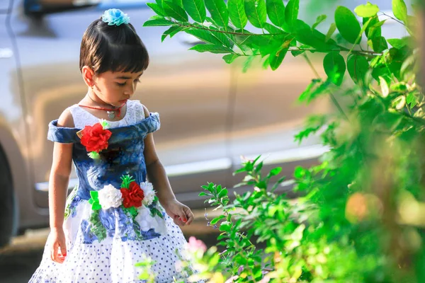 Indian Child Girl Playing Park — ストック写真