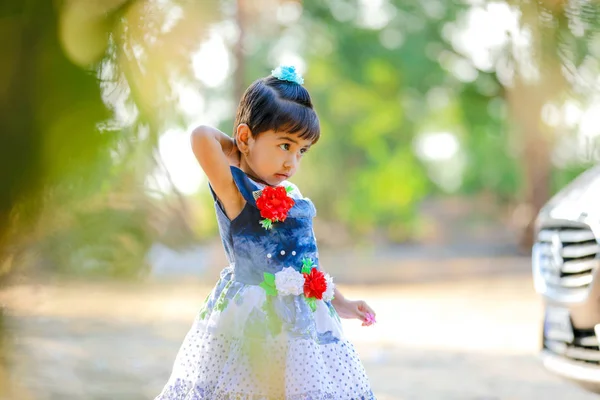 Indian Child Girl Playing Park — ストック写真