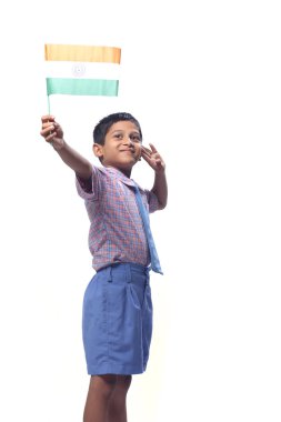 Çocuk elinde Hindistan bayrağı