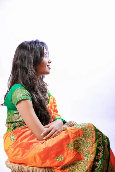 Glad Ung Vacker Traditionell Indisk Kvinna Traditionella Saree — Stockfoto