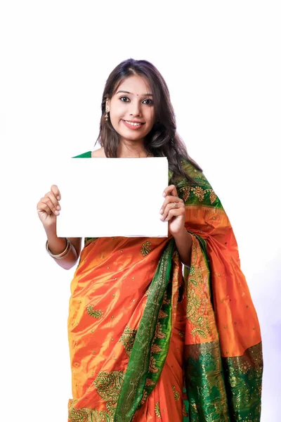 Young Beautiful Indian Woman Traditional Sari Showing Board — Stockfoto