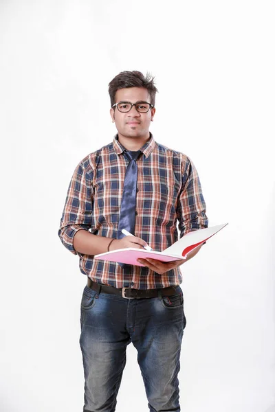 Joven Indio Sosteniendo Archivo Documento Sobre Fondo Blanco — Foto de Stock