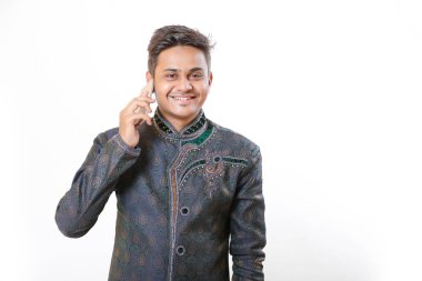 Selfie mobile ile alarak Genç Hintli