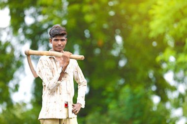 worker work in farm.