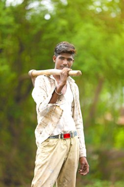 worker work in farm.
