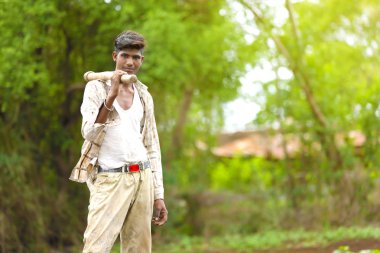 worker work in farm.
