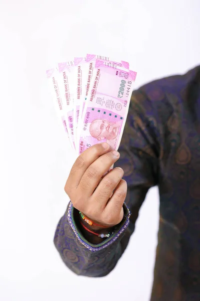 Indian Man Showing Indian Currency Note — Stockfoto