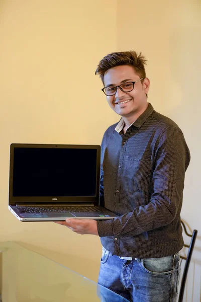 Young Indian Man Laptop — 스톡 사진