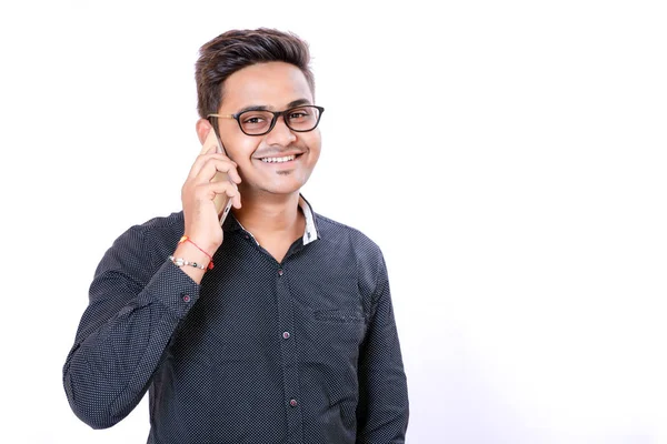 Młody Człowiek Indian Pomocą Mobilnych — Zdjęcie stockowe