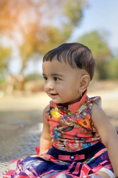 Enfant Indien Petite Fille Jouant — Photo