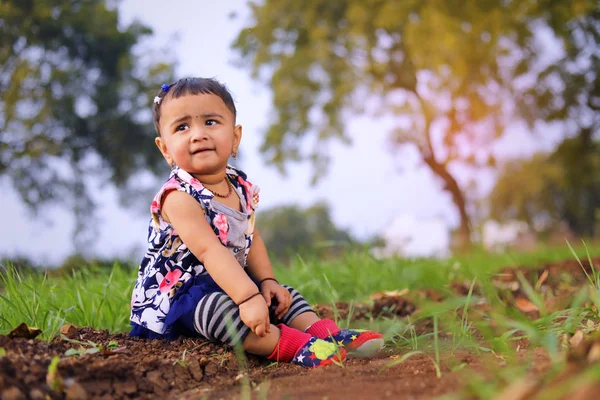 Enfant Indien Petite Fille Jouant — Photo