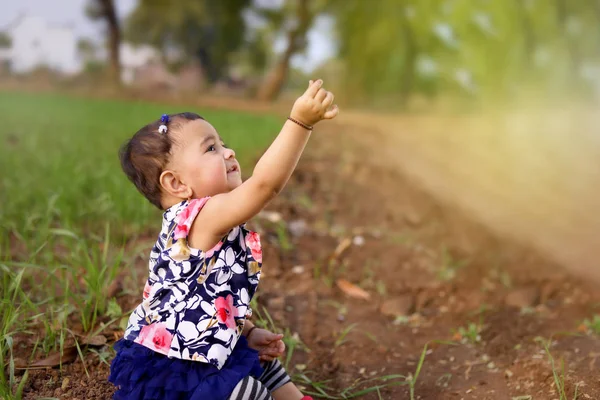 Indian Little Girl Child Playing — Stock Photo, Image