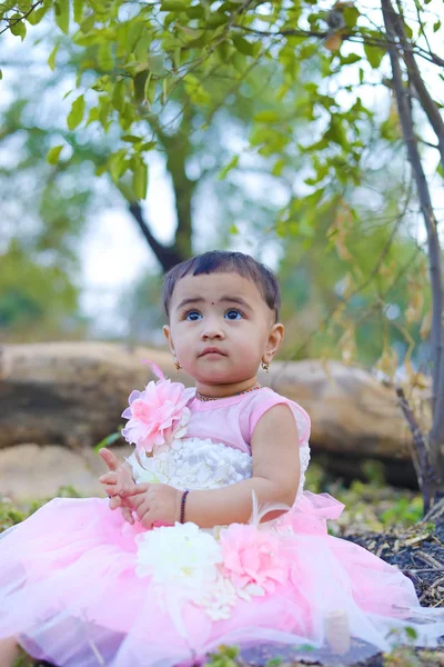 Enfant Indien Petite Fille Jouant — Photo