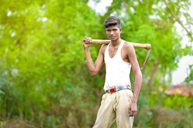 worker work in farm.