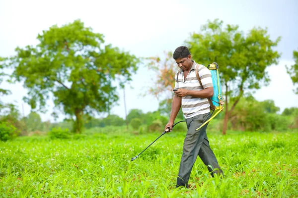 Worker Spraying Field — Stock Photo, Image