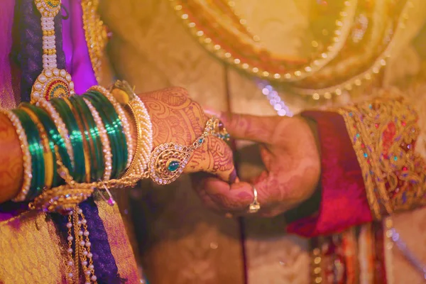 Bride Groom Hands Indian Wedding — Stock fotografie