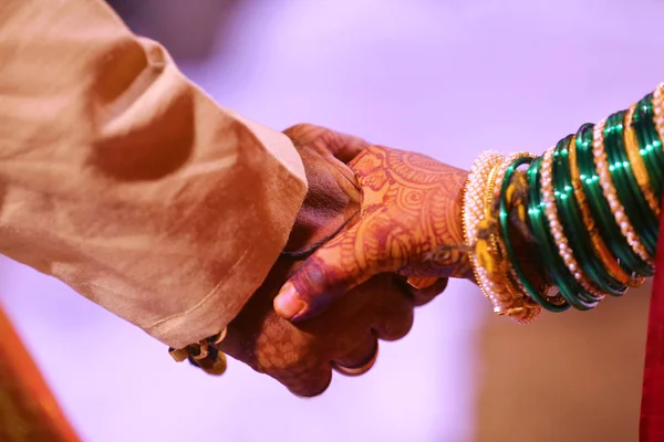 Bride Groom Hands Indian Wedding — Fotografia de Stock