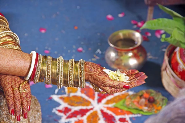Bangles Set Bridal Hand — Stockfoto