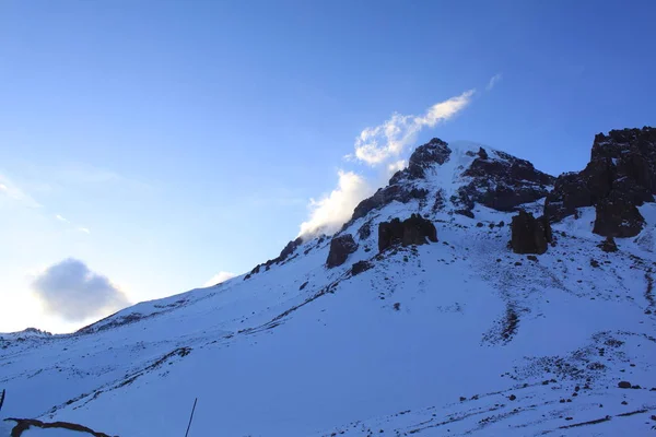 Solnedgång Bakom Mount Kazbek Kaukasus Bergen — Stockfoto