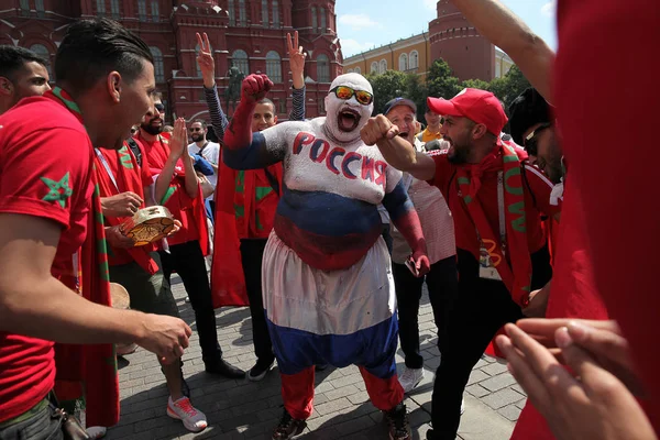 俄罗斯莫斯科 2018年6月 摩洛哥队的球迷聚集在马内格广场支持他们的球队 — 图库照片