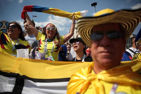 Moskova, Rusya - Haziran 2018: Kolombiya Milli Takımı'nın hayranları onların Milli Takımı desteklemek için modacı Meydanı'nda toplandı.