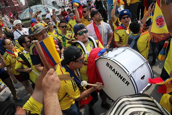 俄罗斯莫斯科 2018年6月 哥伦比亚国家队的球迷用鼓支持他们的球队 — 图库照片