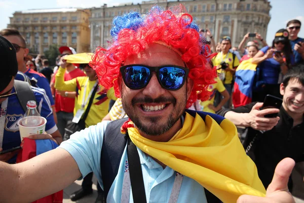 俄罗斯莫斯科 2018年6月 一名哥伦比亚国家队球迷在莫斯科的马内日纳亚广场支持其球队 — 图库照片