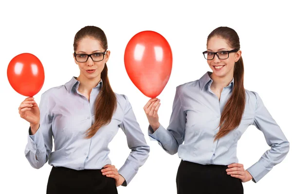 Chica en gafas con globo rojo inflado — Foto de Stock