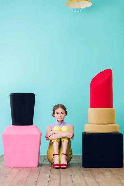 Beautiful Stylish Girl Sitting Big Nail Polish Lipstick — Stock Photo, Image
