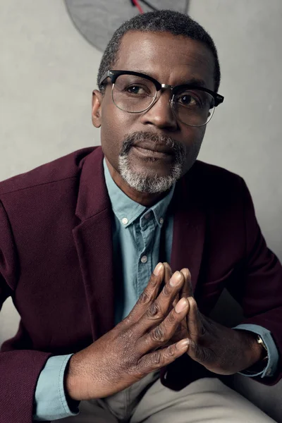 Portrait Thoughtful Fashionable African American Man Trendy Eyeglasses — Stock Photo, Image